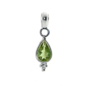 Pendentif Argent 925 Péridot serti d une pierre taille poire 7x5mm Dimensions du pendentif (bélière incluse) : 21 x 6mm 