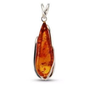Pendentif argent 925 composé d une ambre forme poire 14x47mm Largeur : 19mm Longueur (bélière incluse) : 67mm Pièce unique