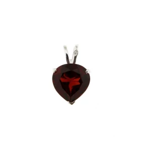 Pendentif Argent 925 Grenat Ce pendentif est serti d une pierre taille coeur 8x8mm La pierre est maintenue par un serti à ...