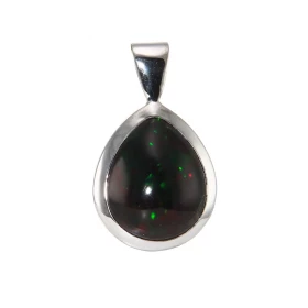  Pendentif Or Blanc 750 serti d une Opale Noire taille Poire 12x10mm Poids Opale : 3.5 carats Dimensions du pendentif (bél...