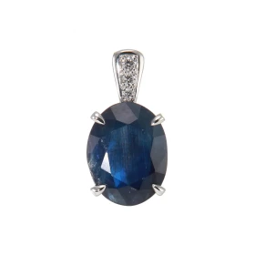  Pendentif Or Blanc 750 serti d un Saphir ovale 11.8x9.2mm (4.65 carats) 3 diamants pour un poids total 0,055 carat Dimens...