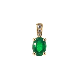  Pendentif Or Jaune 750 serti d une Emeraude ovale 7x5mm diamants 3 diamants sont sertis dans bélière pour un poids total ...