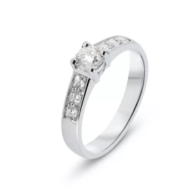  Solitaire épaulé Or blanc 750 Diamant Bague sertie d un Diamant central 0.33 carat - Couleur F - Pureté Si2 6 diamants 2m...