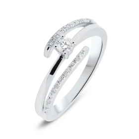  Bague Or Blanc sertie d une pierre centrale 0,14 carat Entourage composé 14 diamants pour un poids total 0,069 carat Larg...