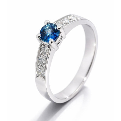 Bague Or Blanc 750 Saphir Ceylan AAA Rond 5mm et diamants