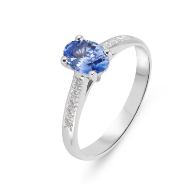 Bague Or Blanc 750 Saphir de Ceylan Ovale 7x5mm et Diamants