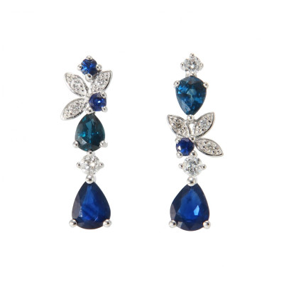 Boucles d'oreilles Pendantes Asymétriques en Or Blanc 750 Saphir et Diamant