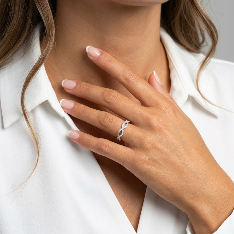 Alliance tour complet entrelacée en Argent 925 rhodié et Oxyde de zirconium porté