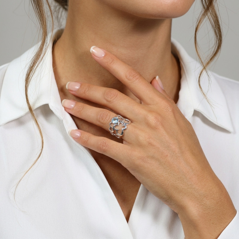 Bague Ajourée Argent Topaze Bleue traitée Ronde porté