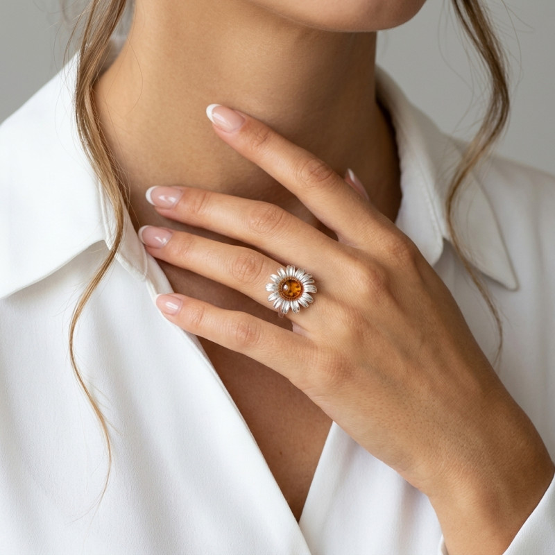Bague Ambre Motif Fleur sur Argent 925 porté