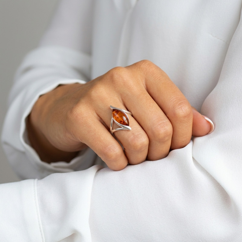 Bague Ambre Navette 18x8mm sur Argent 925 porté
