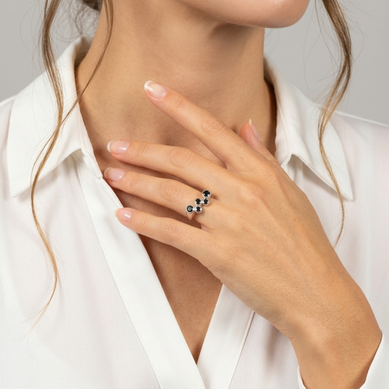 Bague Argent  5 Oxydes Noirs porté