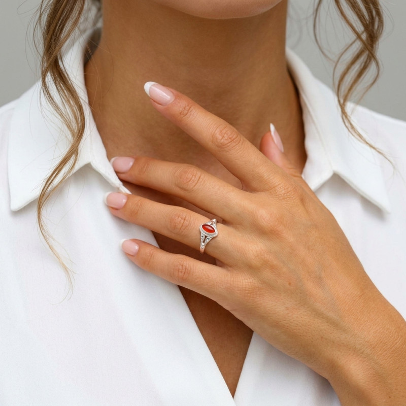 Bague Argent 925 Cornaline Navette 8x4mm porté