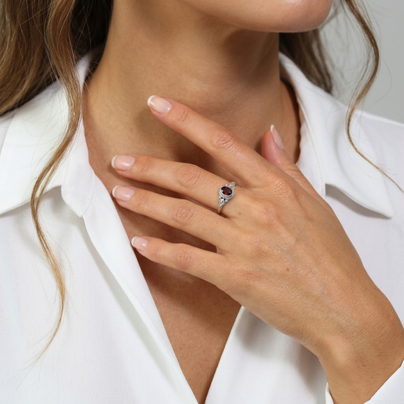 Bague Argent 925 Grenat Pierre ovale 7x5mm porté
