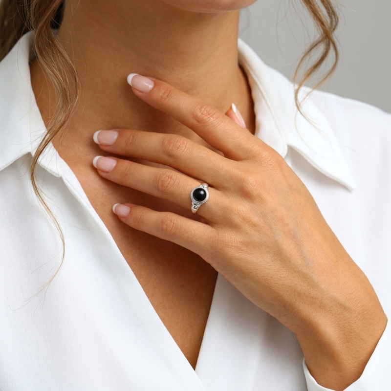 Bague Argent 925 Onyx Cabochon Rond 8mm porté