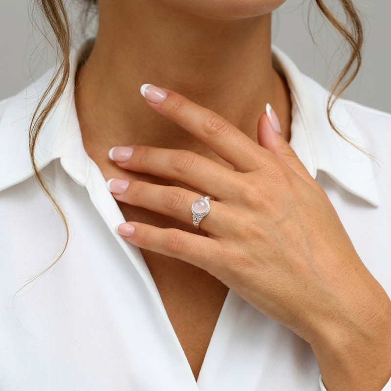 Bague Argent 925 Quartz Rose Cabochon Rond 8mm porté