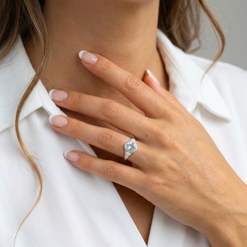 Bague Argent 925 Topaze bleue traitée Ovale 8x6mm porté