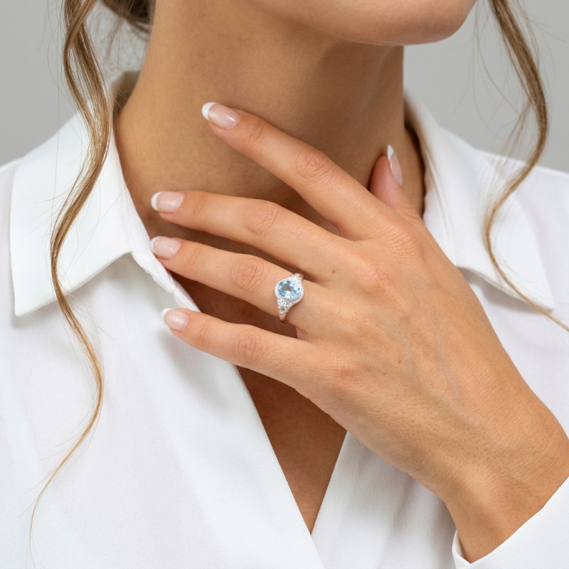 Bague Argent 925 Topaze bleue traitée Ovale 9x7mm porté