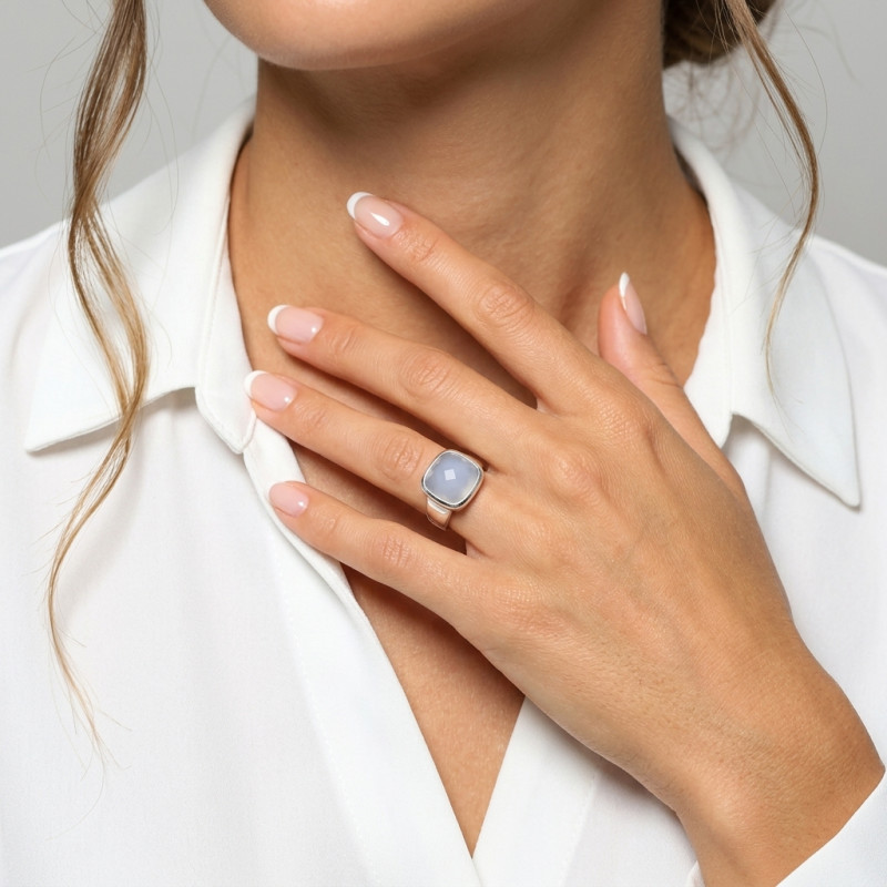 Bague Argent Calcédoine Bleue Coussin 12mm porté