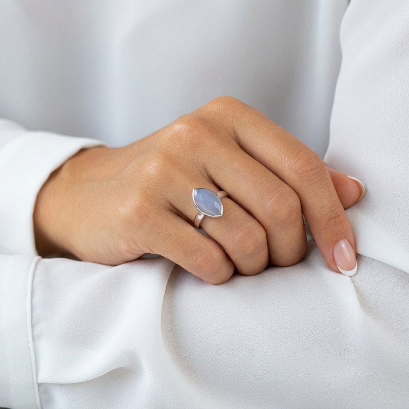 Bague Argent Calcédoine Bleue Navette 15x8mm porté