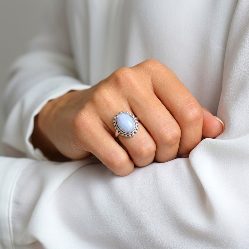 Bague Argent Calcédoine Bleue Ovale 14x10mm porté