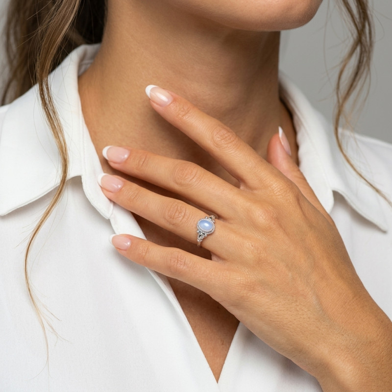Bague Argent Calcédoine Bleue Ovale 7x5mm porté