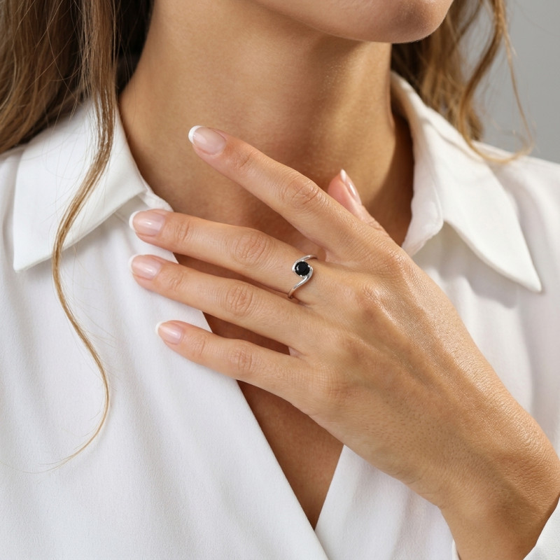 Bague Argent Corps croisé Onyx 5mm porté