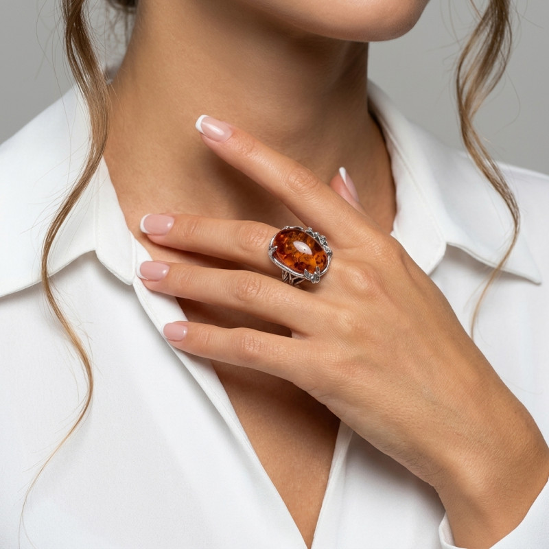 Bague Argent et Ambre Motifs Floraux porté