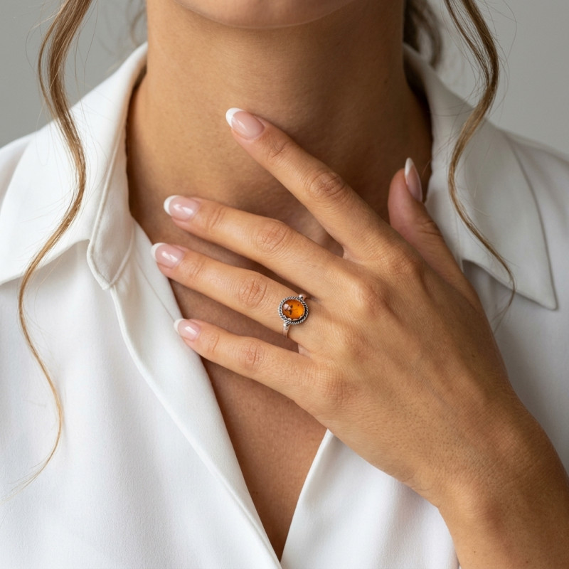 Bague Argent et Ambre Ovalke 12x10mm porté