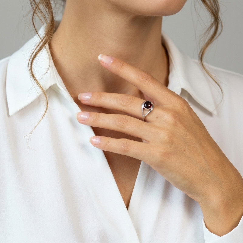 Bague Argent  Grenat Cabochon 8mm porté