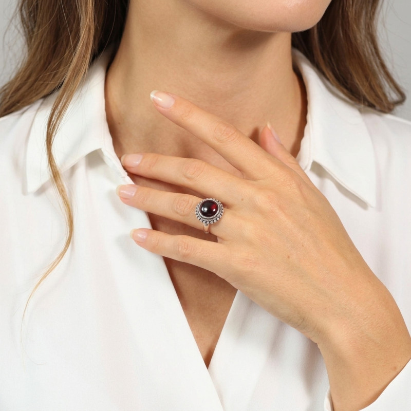 Bague Argent  Grenat Cabochon Rond 12mm porté