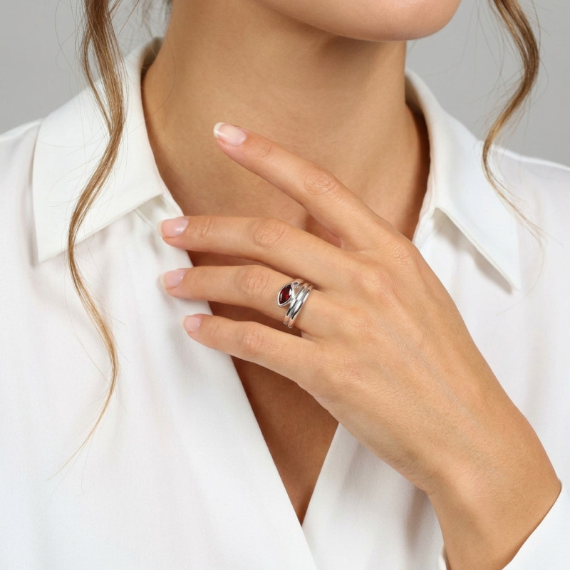 Bague Argent  Grenat Navette porté
