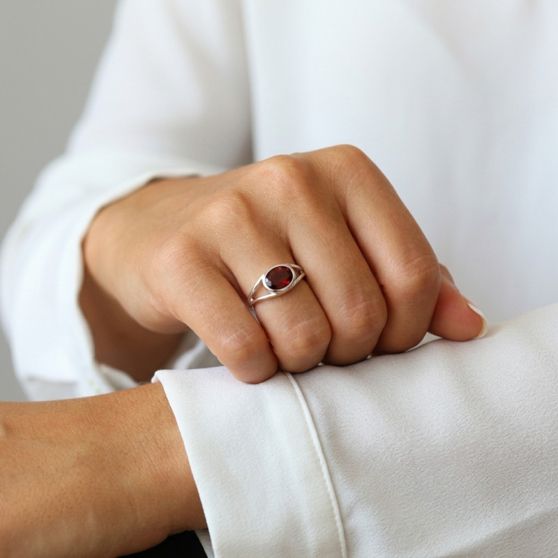 Bague Argent  Grenat Ovale 10x8mm porté