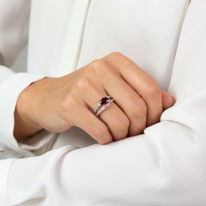 Bague Argent  Grenat Ovale 8x6mm porté