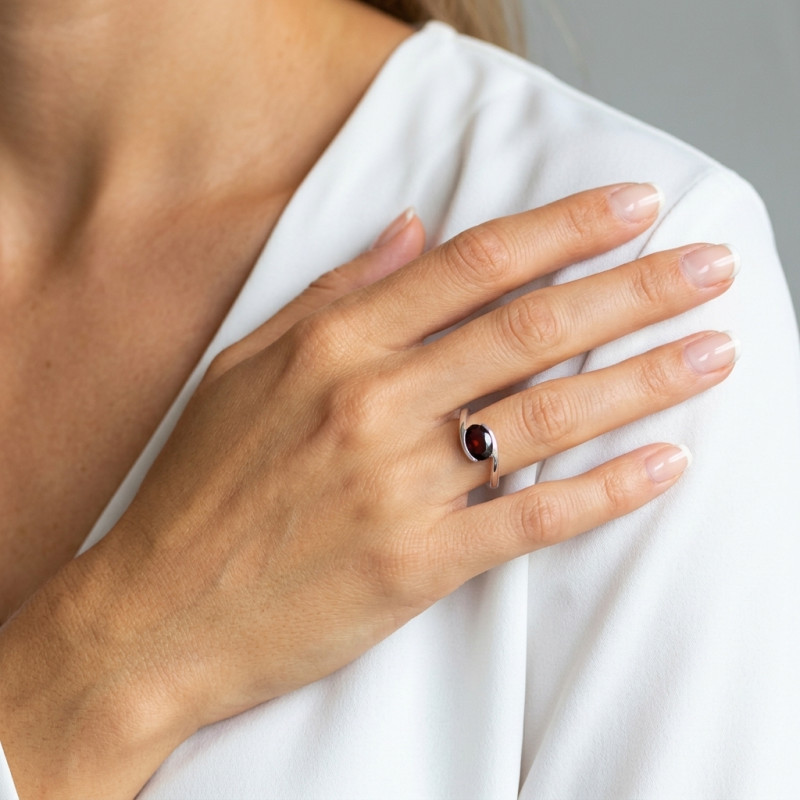 Bague Argent Grenat Ovale  9x7mm  porté