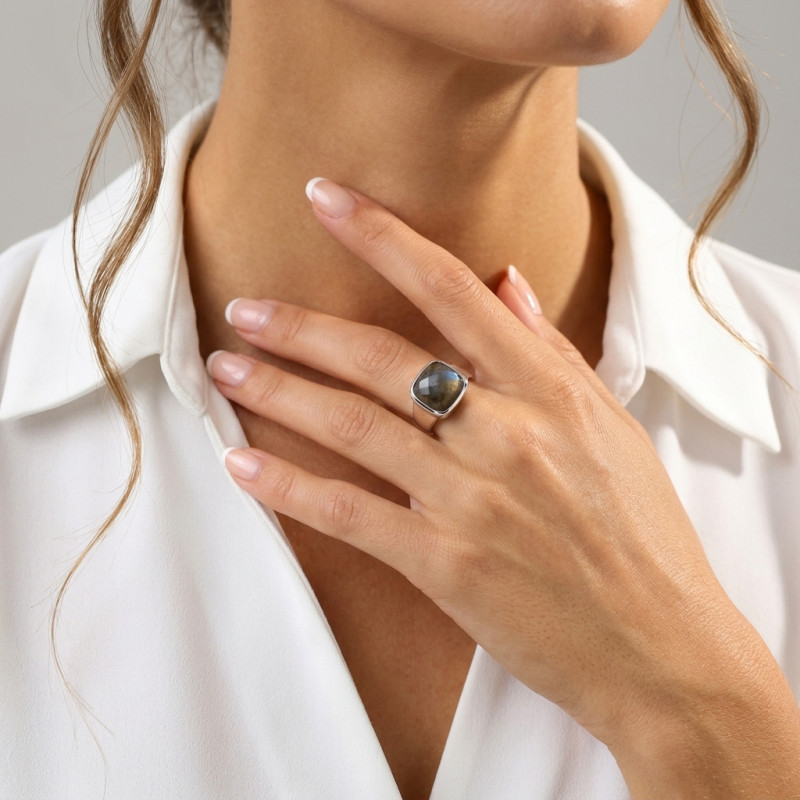 Bague Argent Labradorite Coussin 12mm porté