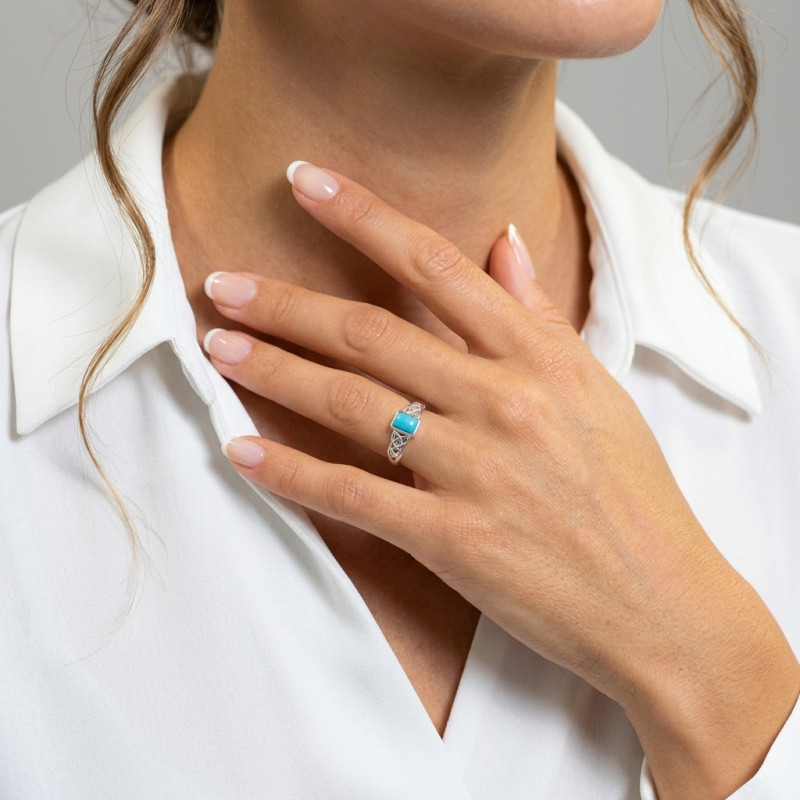 Bague Argent Motif celtique Turquoise reconstituée   porté