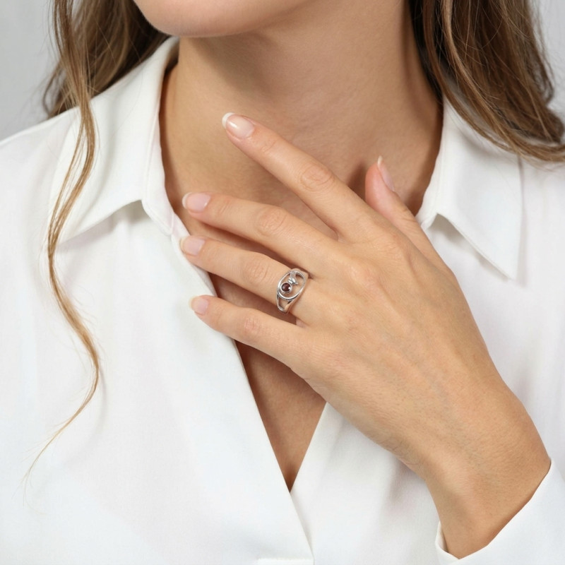 Bague Argent  Motif Fleur et Grenat 4mm porté