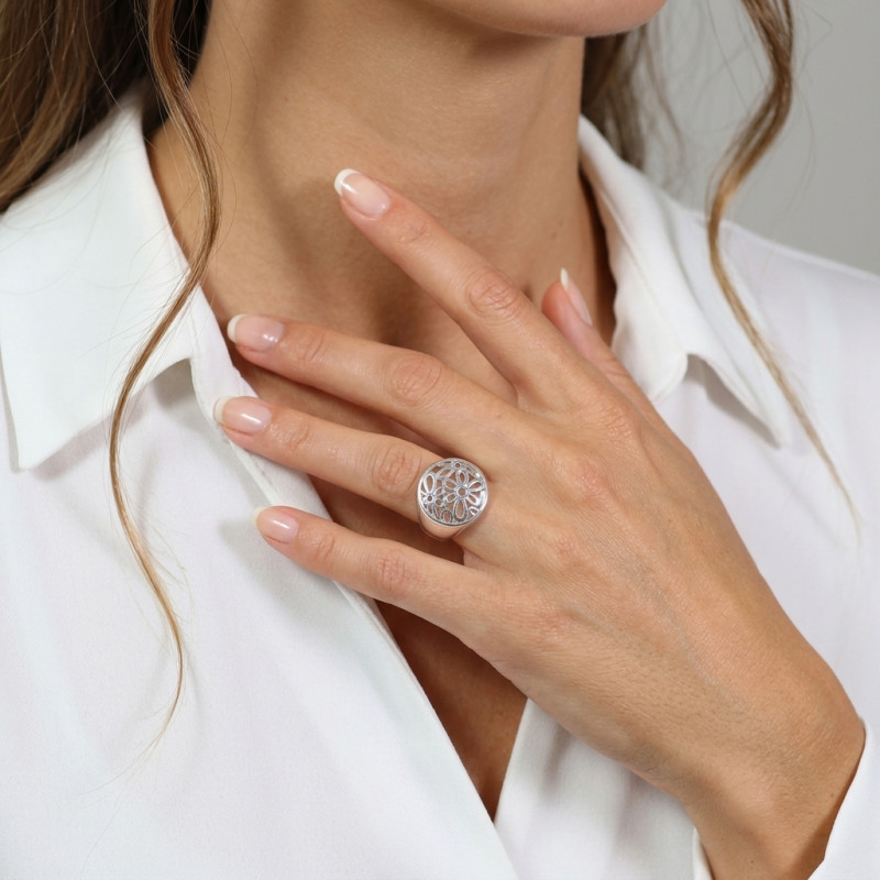Bague Argent  Motifs Fleurs porté