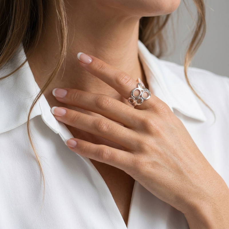 Bague Argent Motifs ronds porté