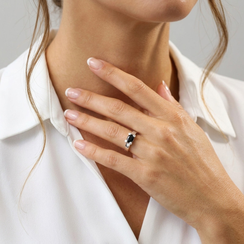 Bague Argent Onyx Ovale 7x5mm porté