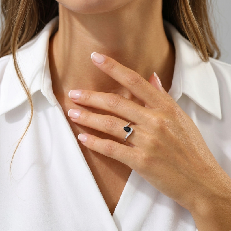 Bague Argent Onyx Poire et Oxydes porté