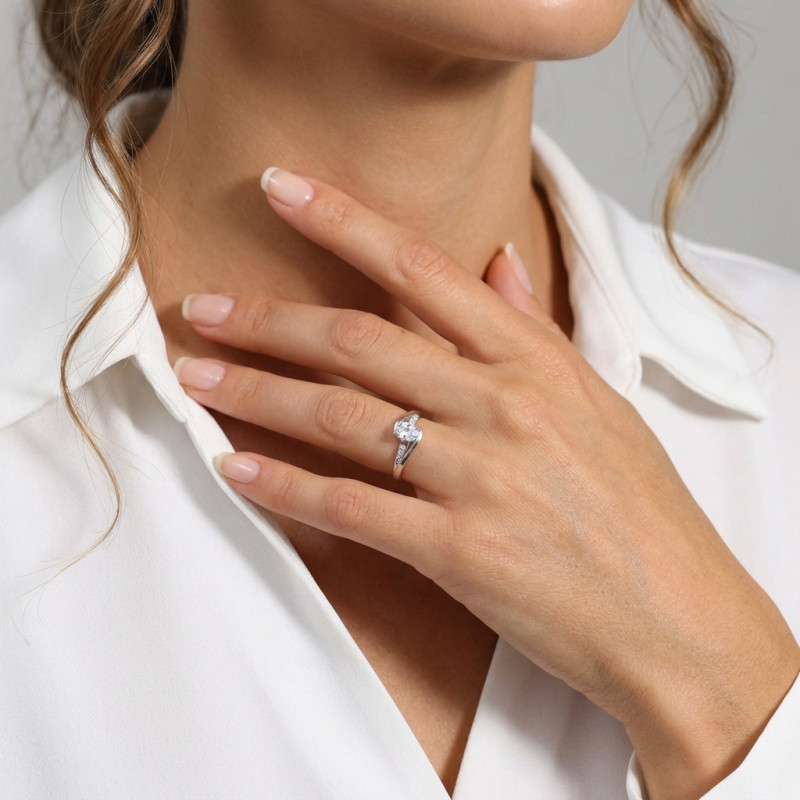 Bague Argent Oxyde de Zirconium Ovale 7x5mm et Oxydes porté