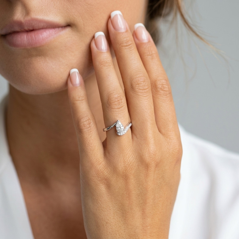 Bague Argent Oxyde Poire 7x5mm et Oxydes porté