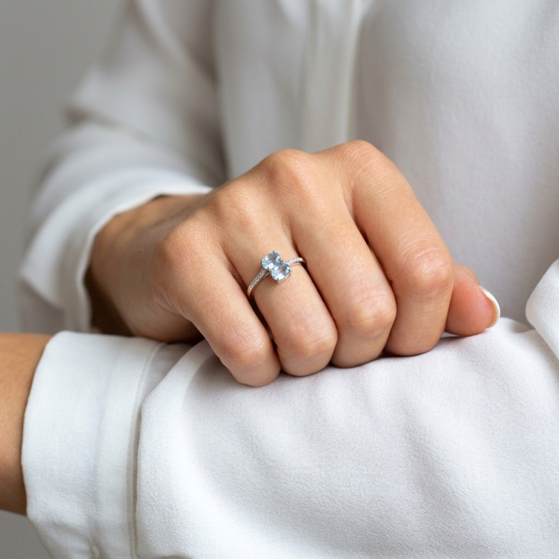 Bague Argent Rhodié 2 Topazes Bleues traitées ovales de 6x4mm porté