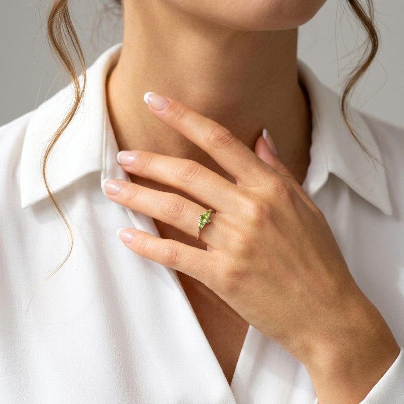 Bague Argent Rhodié 3 Péridots porté