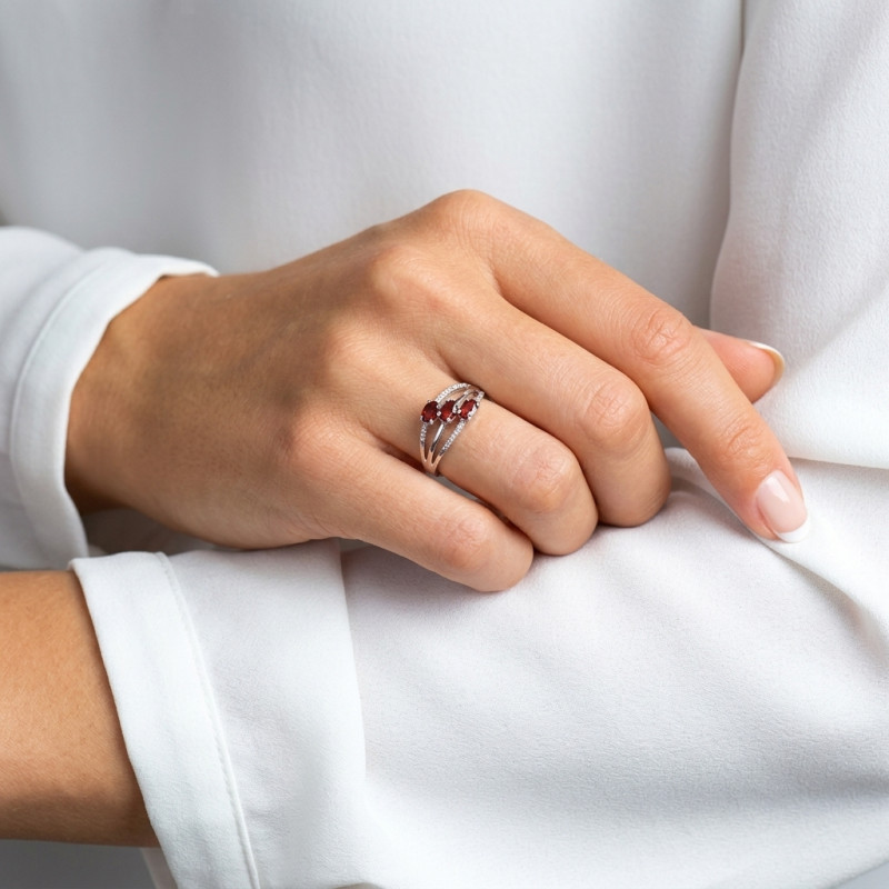 Bague Argent Rhodié 3 rangs et Grenats porté