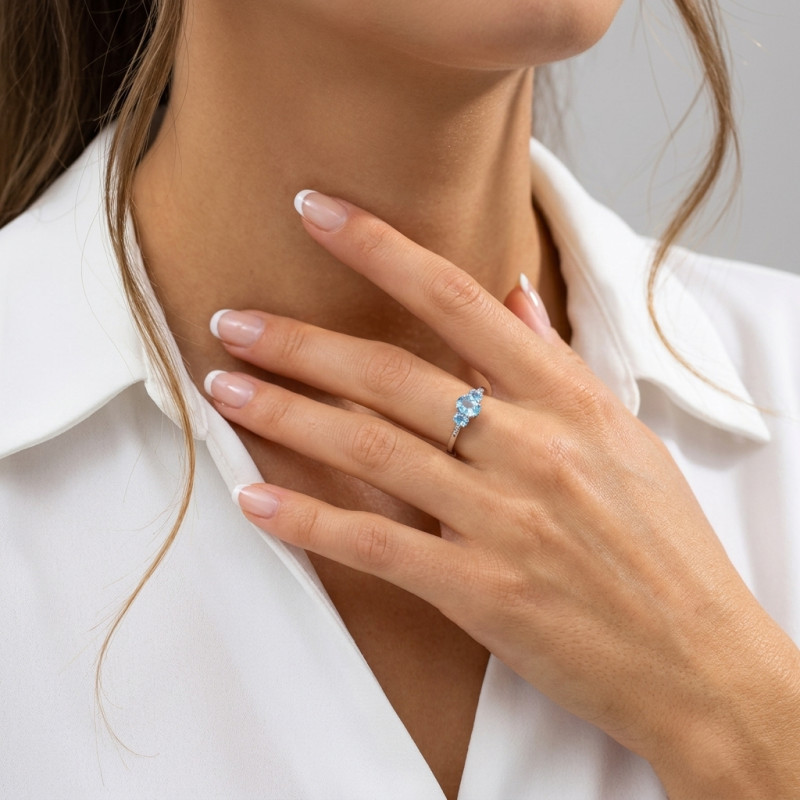 Bague Argent Rhodié 3 Topazes  Bleues Traitées   porté