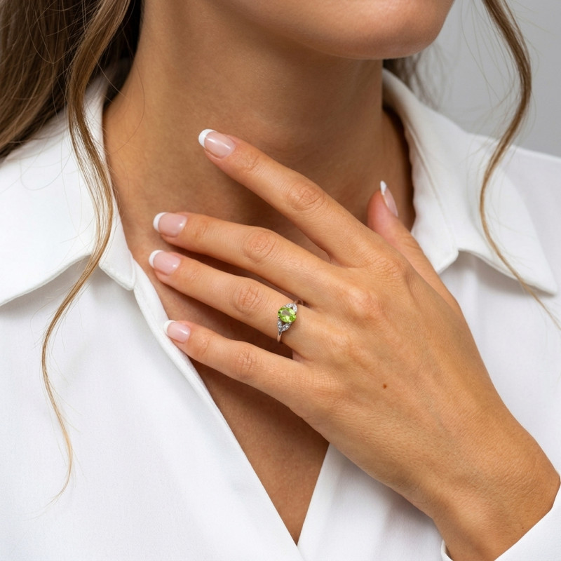 Bague Argent Rhodié Péridot Ovale 7x5mm porté
