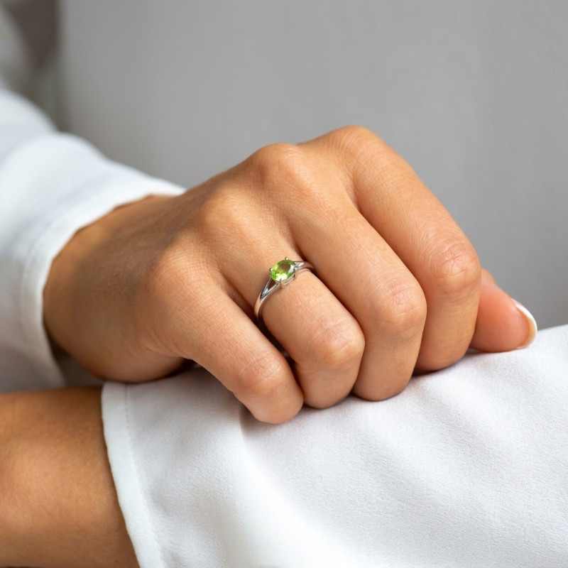 Bague Argent Rhodié Péridot Ovale 7x5mm porté